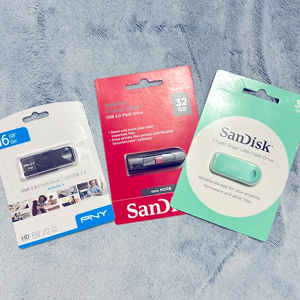 3 pack of Flash Drives